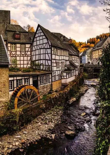 Németország Kollekció - Monschau városa az Eifel - hegységben Ravensburger 1000 darabos kirakó puzzle (RA - 12000792) - puzzlegarden