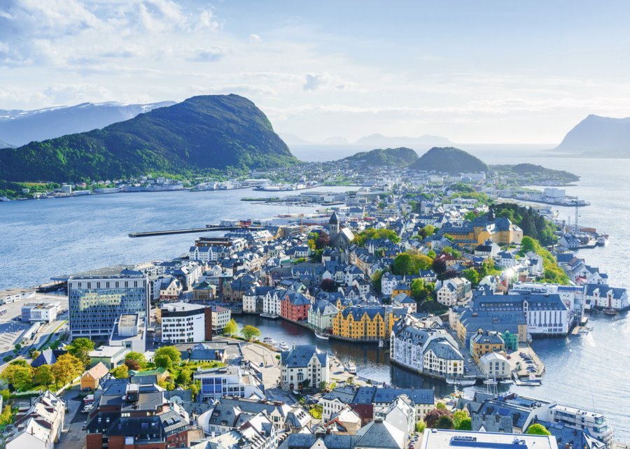 Alesund, Norvégia Ravensburger 1000 darabos kirakó puzzle (RA - 19844) - puzzlegarden