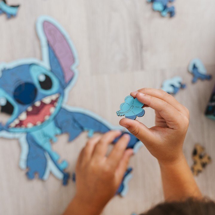 Stitch - FA kirakó Trefl Wood Craft 50 darabos kirakó puzzle (TR - 20205) - puzzlegarden